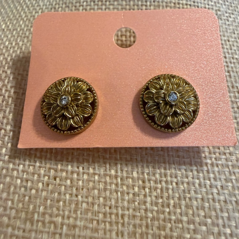 Gold Floral Stud Earrings‎